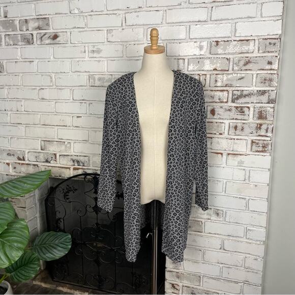 Vintage 80s/ 90s John Robert’s Silver Black Cheetah Animal Print Cardigan - Picture 1 of 7